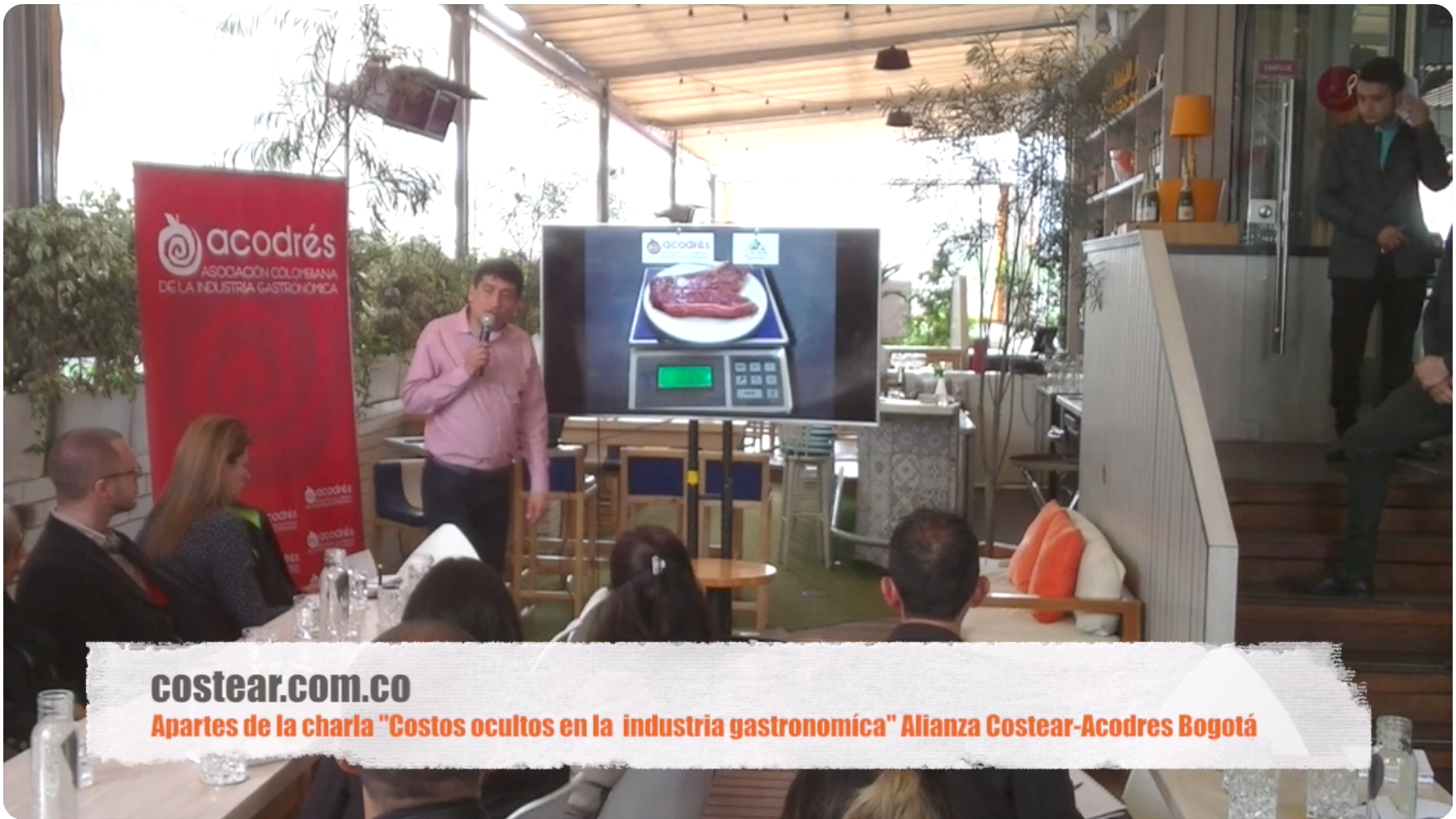 Actividad de Costear junto a ACODRES, con el pendón de la asociación y la identificación de la alianza visibles