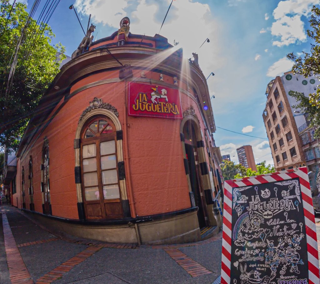 Fachada del restaurante La Juguetería en Bogotá